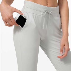 Lululemon Ready to Rulu Joggers size 6